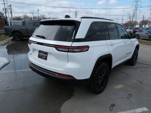 New 2026 Jeep Grand Cherokee Altitude AWD/4WD image 8