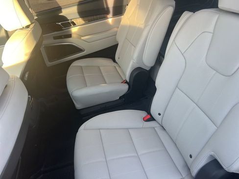 Used 2025 Kia Telluride SX w/ SX Captain's Chair Package image 14