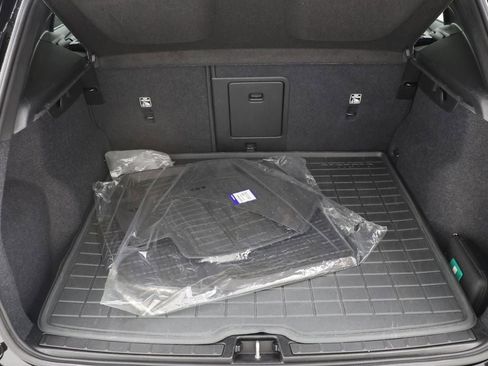 Used 2025 Volvo XC40 B5 Core AWD/4WD image 28
