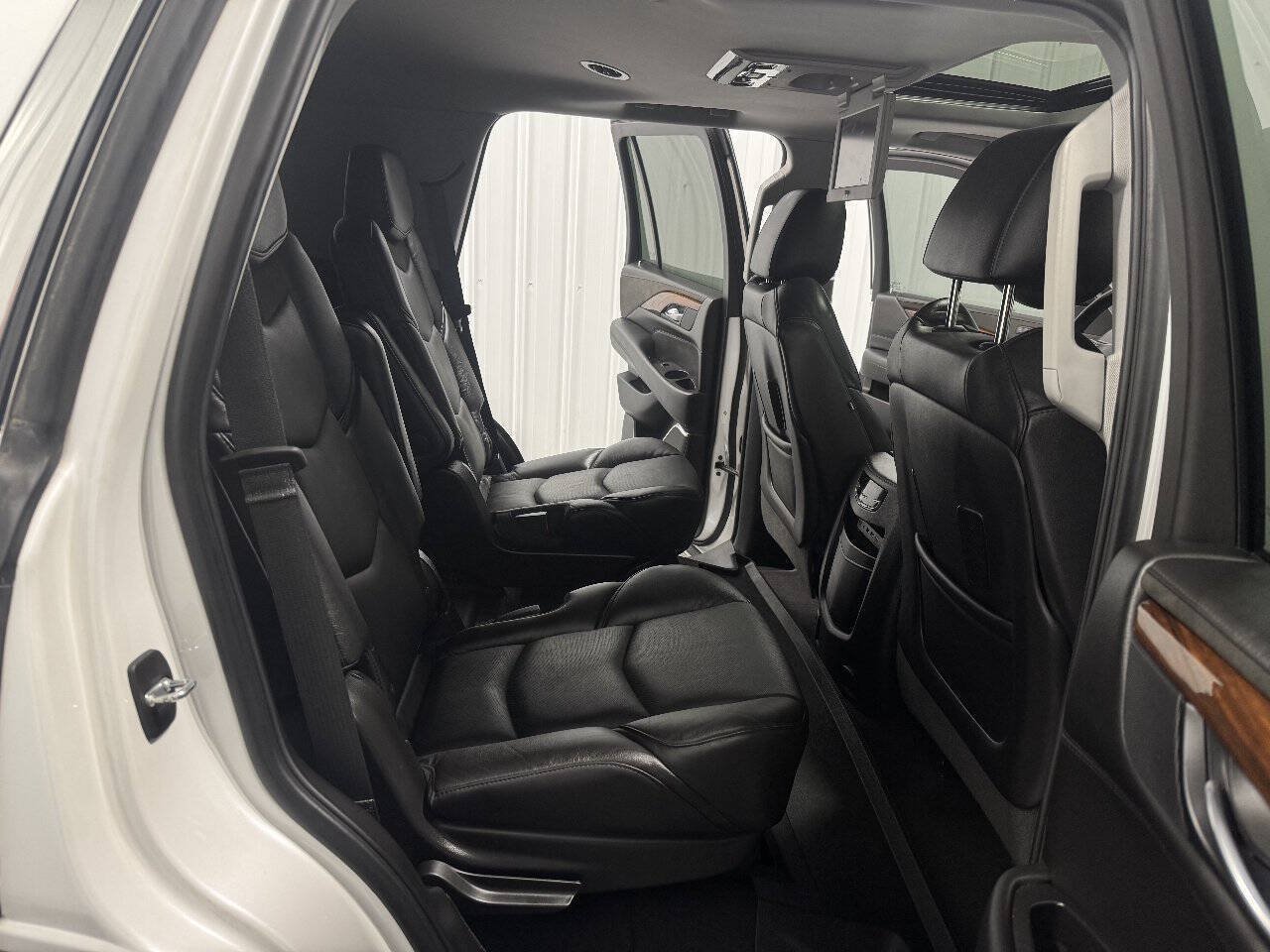 Used 2019 Cadillac Escalade Premium Luxury AWD/4WD image 35