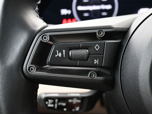 Used 2025 Porsche Taycan image 24