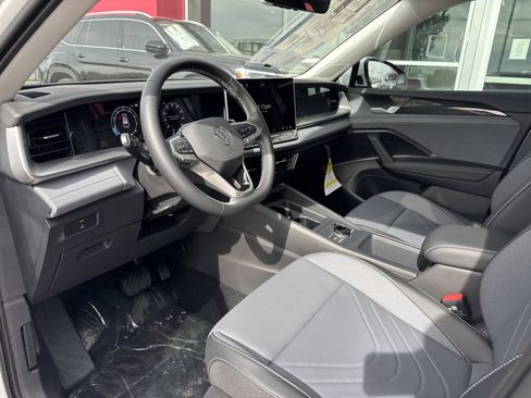 New 2026 Volkswagen Tiguan SE image 11