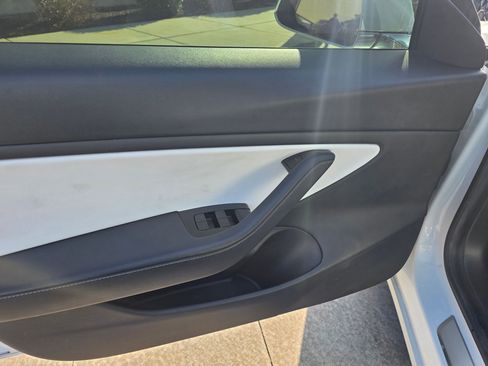 Used 2020 Tesla Model 3 Standard Range Plus image 13