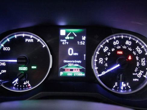 Used 2022 Toyota RAV4 SE w/ Convenience Package image 24