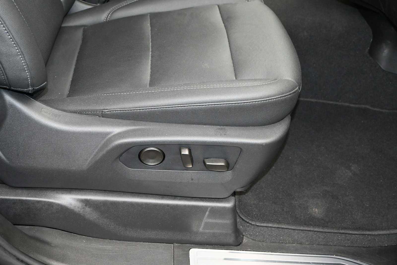 Used 2026 GMC Sierra 1500 SLT AWD/4WD image 29