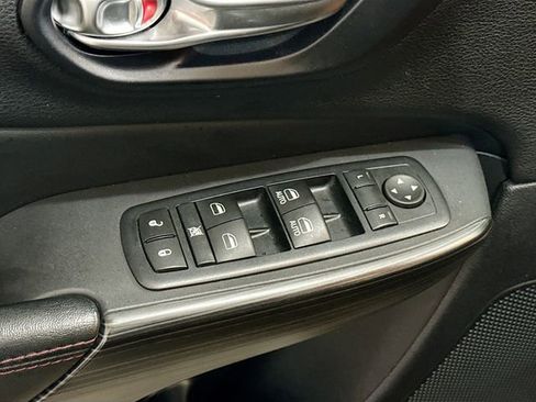 Used 2017 Jeep Cherokee Trailhawk w/ Cold Weather Group AWD/4WD image 18
