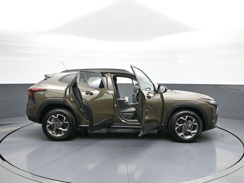 Used 2024 Chevrolet Trax LT w/ Driver Confidence Package image 40