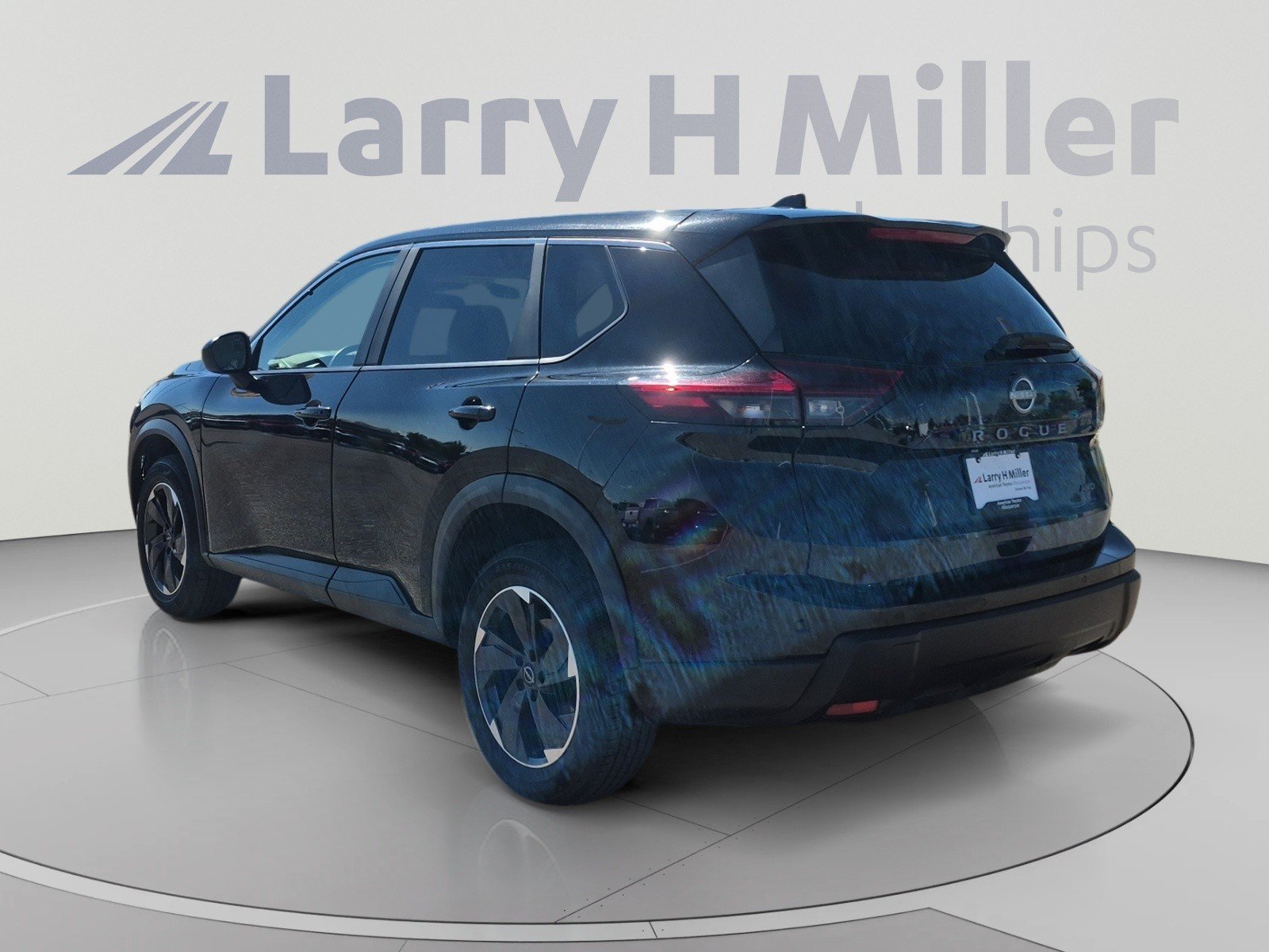 Used 2025 Nissan Rogue SV AWD/4WD image 3