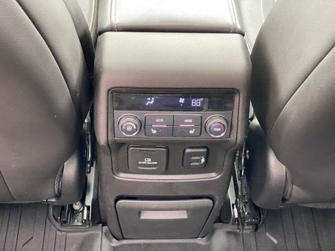 Used 2017 GMC Acadia Denali w/ Technology Package FWD image 30