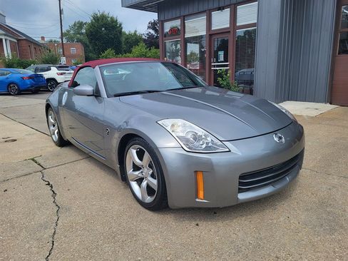 Used 2006 Nissan 350Z Touring RWD image 1