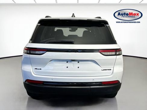 Used 2023 Jeep Grand Cherokee Limited w/ Black Appearance Package AWD/4WD image 8