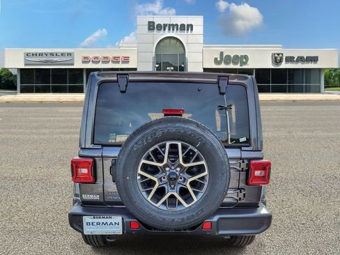 Used 2025 Jeep Wrangler Unlimited Sahara w/ Safety Group AWD/4WD image 6