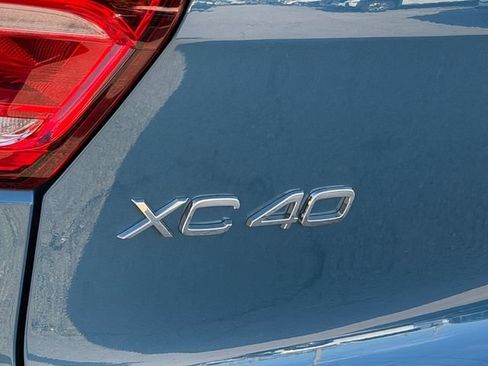 Certified 2025 Volvo XC40 B5 Ultra AWD/4WD image 10