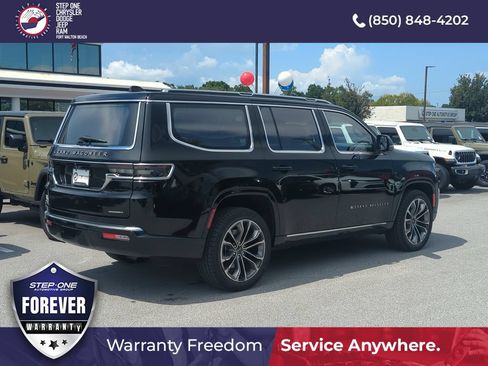 Used 2023 Jeep Grand Wagoneer Series III AWD/4WD image 6