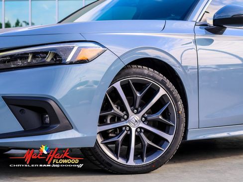 Used 2023 Honda Civic Touring image 2