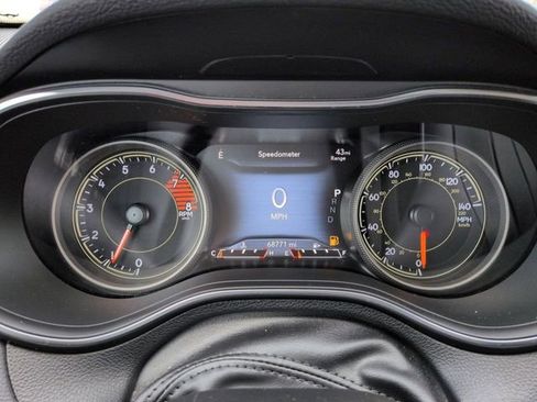 Used 2021 Jeep Cherokee Latitude Lux w/ Comfort/Convenience Group image 16