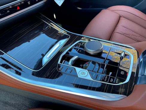 Used 2026 BMW X5 xDrive40i w/ Climate Comfort Package image 17