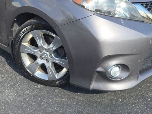 Used 2012 Toyota Sienna SE image 3