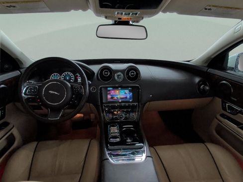 Used 2017 Jaguar XJ R-Sport image 41