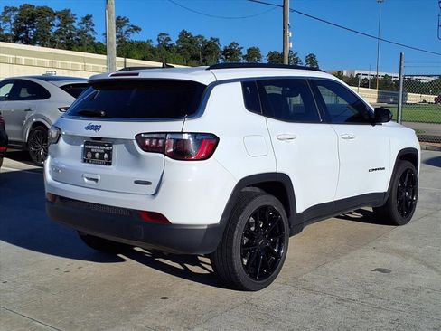 Used 2023 Jeep Compass Latitude image 6