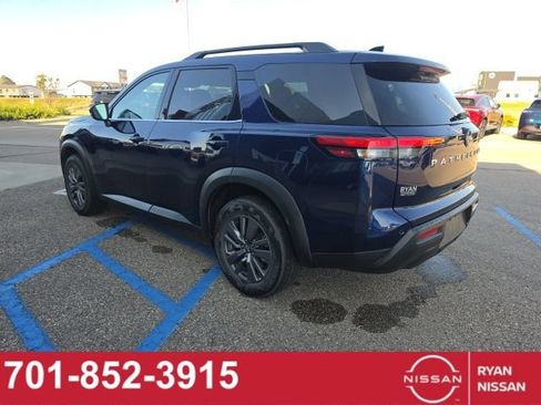 Used 2024 Nissan Pathfinder SV AWD/4WD image 4