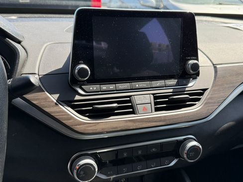 Used 2023 Nissan Altima 2.5 SV image 18