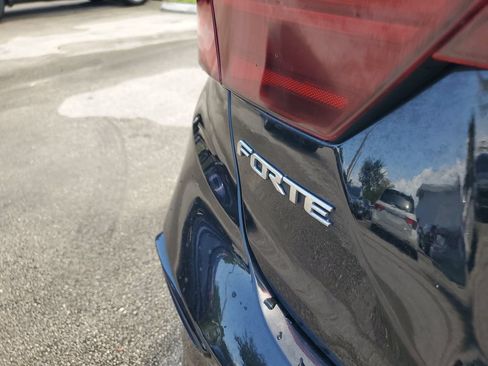 Used 2020 Kia Forte LXS FWD image 10