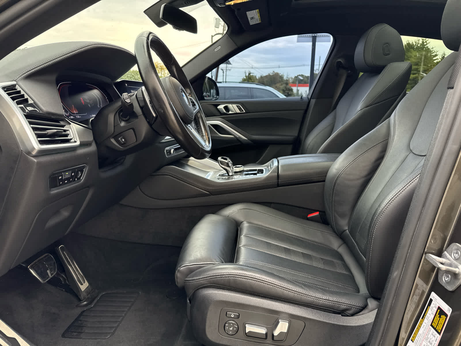 Used 2022 BMW X6 xDrive40i w/ Executive Package AWD/4WD image 10