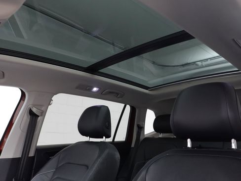 Used 2019 Volkswagen Tiguan SEL Premium image 14