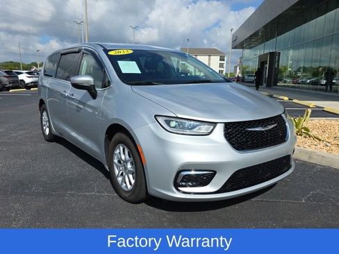 Used 2023 Chrysler Pacifica Touring-L FWD image 1