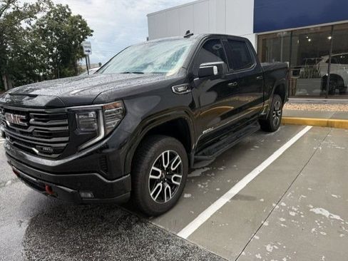 Used 2025 GMC Sierra 1500 AT4 w/ AT4 Premium Package AWD/4WD image 2