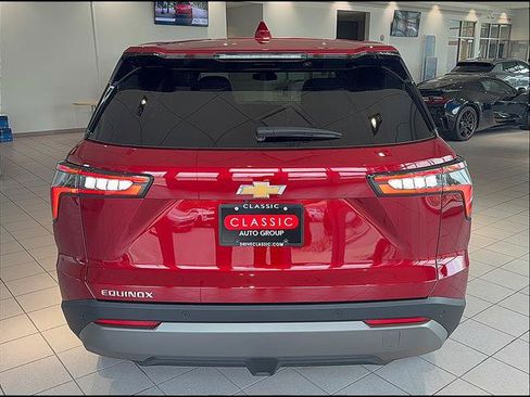 Certified 2025 Chevrolet Equinox LT FWD image 9