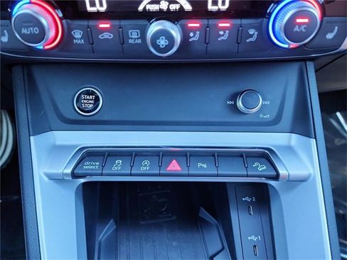 Certified 2025 Audi Q3 2.0T Premium w/ Convenience Package image 21