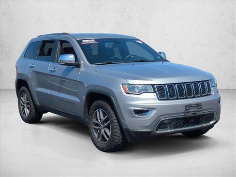 Used 2018 Jeep Grand Cherokee Limited image 3
