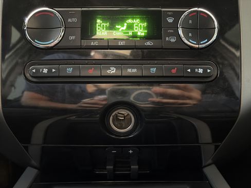 Used 2014 Ford Expedition Limited AWD/4WD image 24
