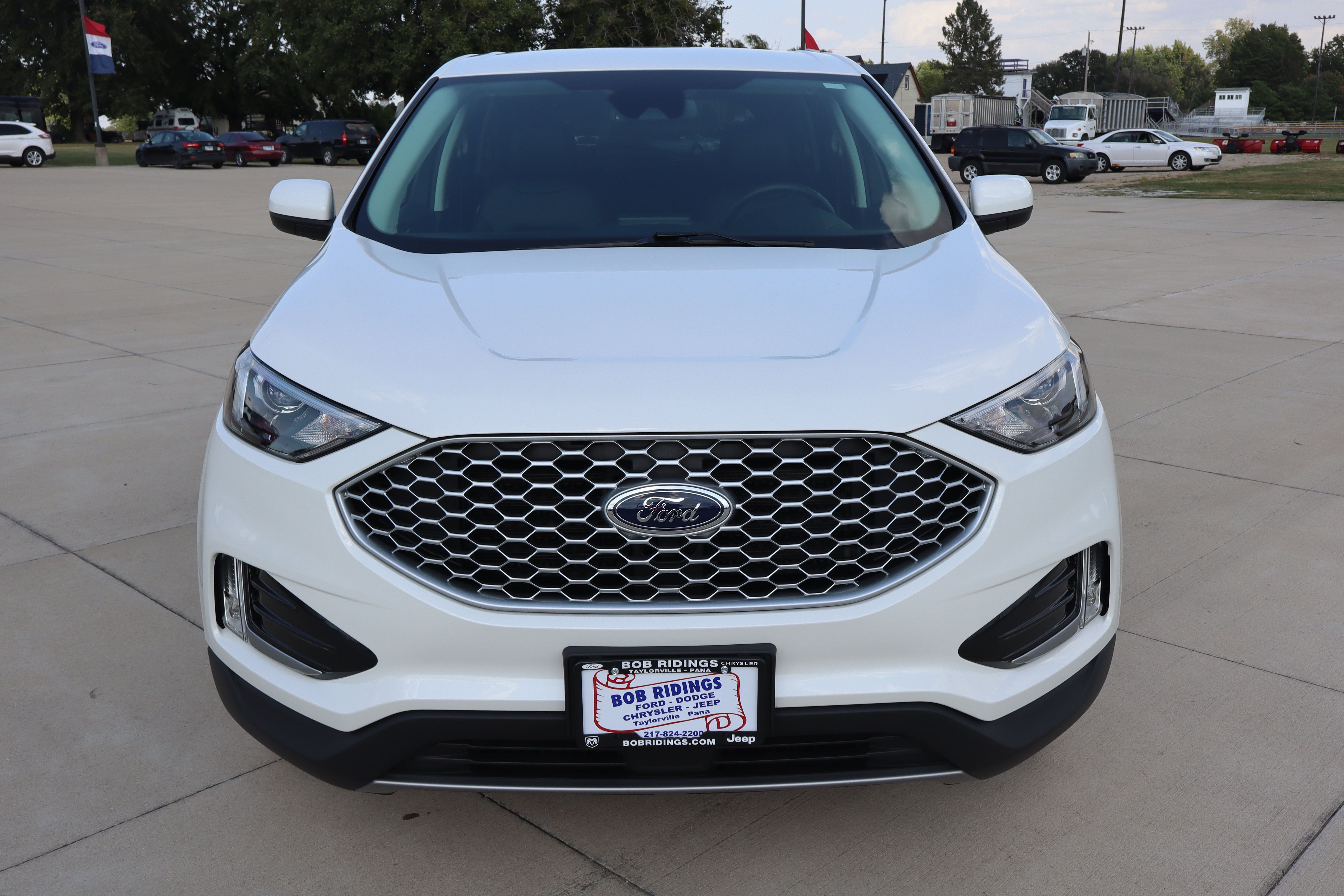 Used 2024 Ford Edge SEL w/ Convenience Package AWD/4WD image 2