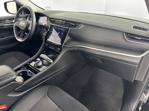 Used 2023 Jeep Grand Cherokee Laredo image 26