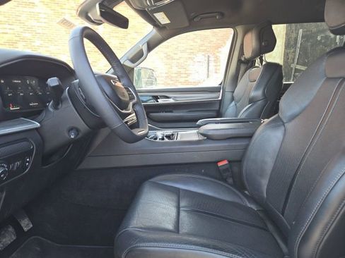 Used 2024 Jeep Wagoneer Series III AWD/4WD image 7