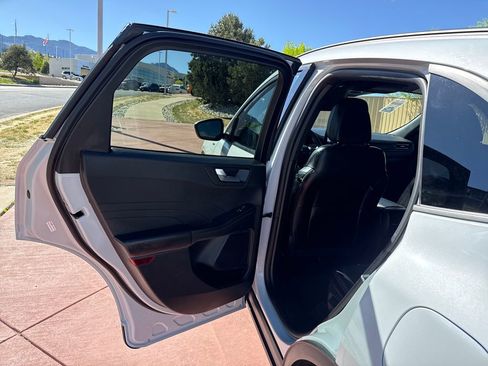 Certified 2025 Ford Escape ST-Line Select AWD/4WD image 18