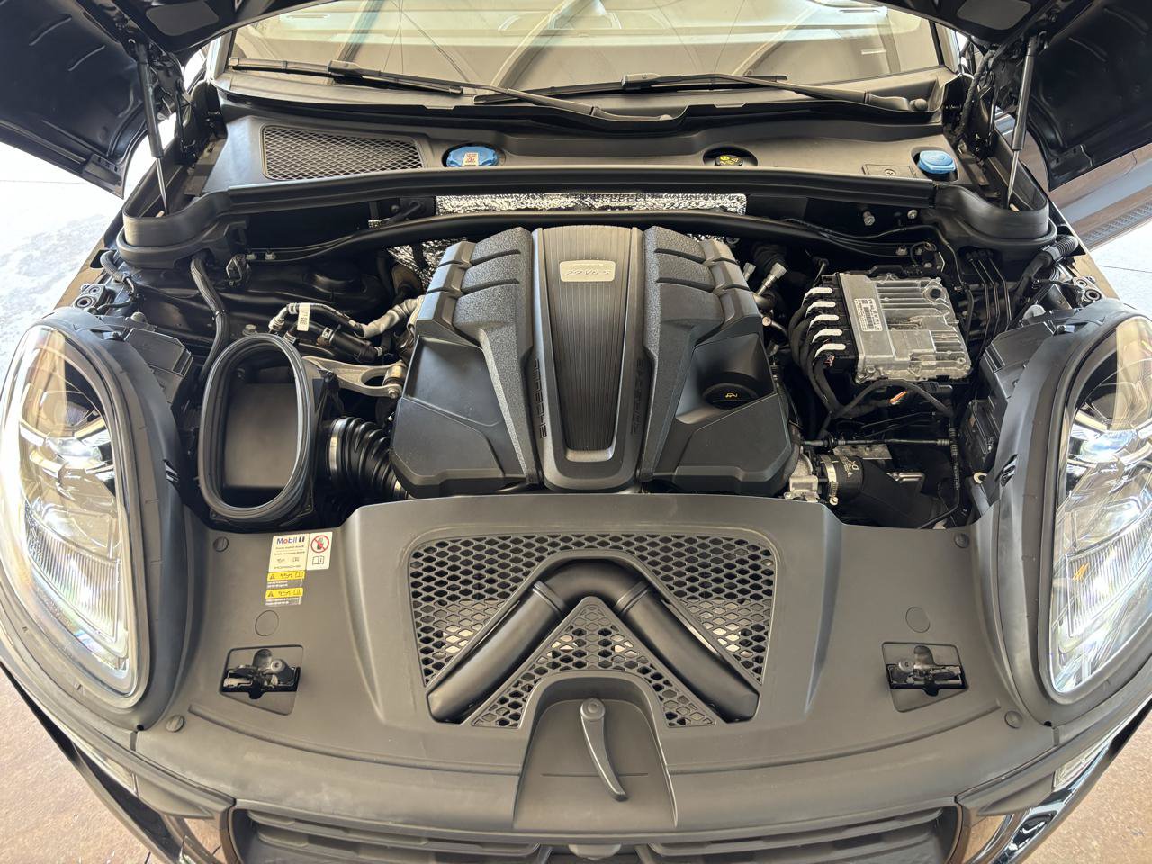 Used 2023 Porsche Macan S AWD/4WD image 29