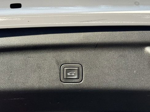 Used 2025 GMC Yukon Denali Ultimate image 13