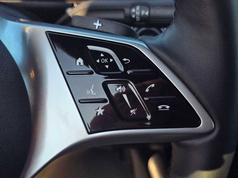 Used 2025 Mercedes-Benz GLB 250 4MATIC image 33