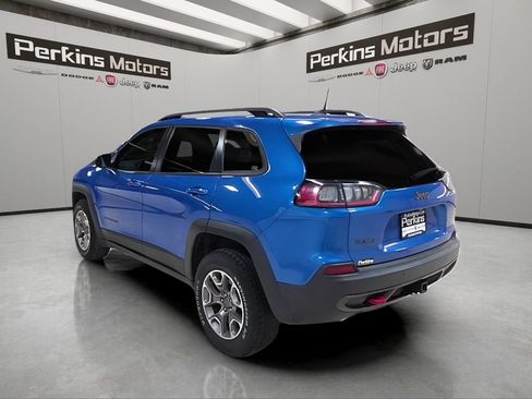 Used 2021 Jeep Cherokee Trailhawk w/ Technology Group AWD/4WD image 3