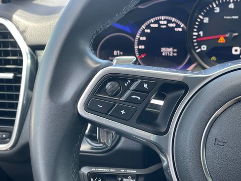 Used 2023 Porsche Cayenne AWD/4WD image 28