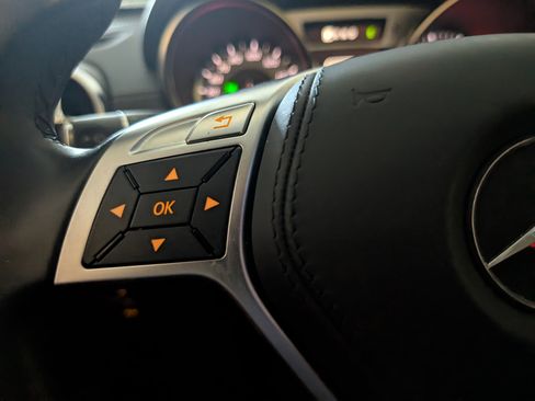 Used 2014 Mercedes-Benz SL 550 image 35