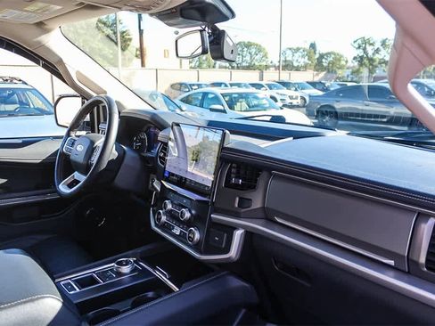 Used 2024 Ford Expedition XLT image 22