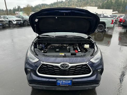 Used 2022 Toyota Highlander XLE image 4