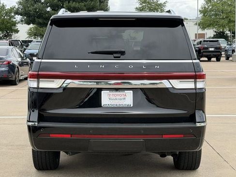 Used 2024 Lincoln Navigator Reserve AWD/4WD image 5