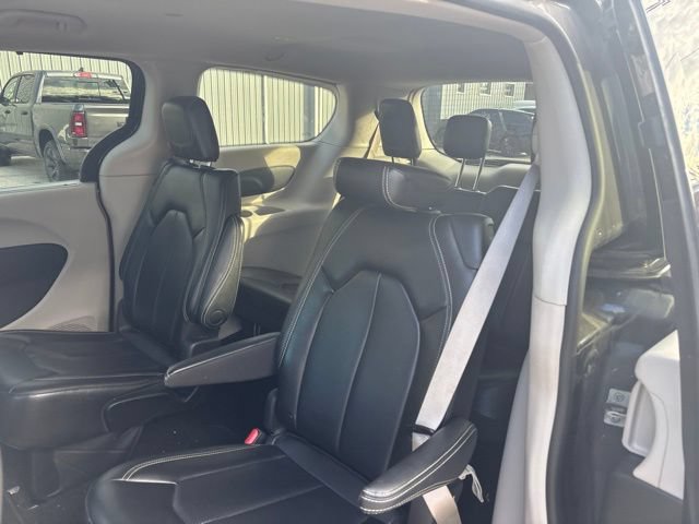 Certified 2023 Chrysler Pacifica Touring-L AWD/4WD image 10