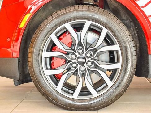 Used 2023 Cadillac XT5 Sportv w/ Technology Package image 9